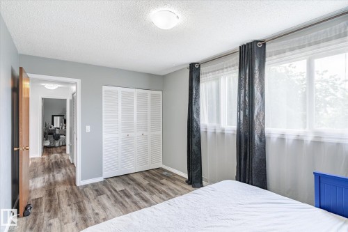 8612 141 Avenue Nw, Edmonton, AB - Indoor Photo Showing Bedroom