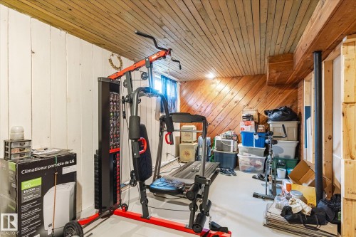 8612 141 Avenue Nw, Edmonton, AB - Indoor