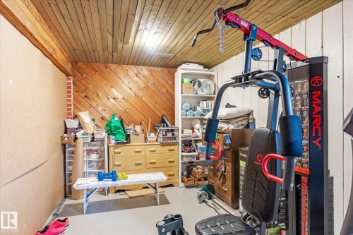 8612 141 Avenue Nw, Edmonton, AB - Indoor