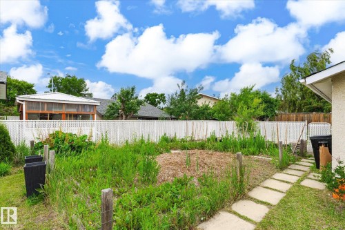 8612 141 Avenue Nw, Edmonton, AB - Outdoor With Backyard