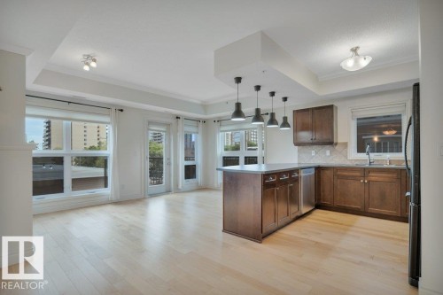 306 10232 115 Street, Edmonton, AB - Indoor Photo Showing Kitchen