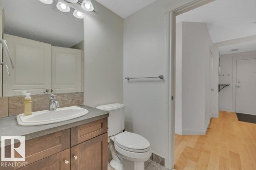 306 10232 115 Street, Edmonton, AB - Indoor Photo Showing Bathroom