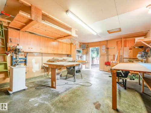 1820 Bearspaw Drive W, Edmonton, AB - Indoor