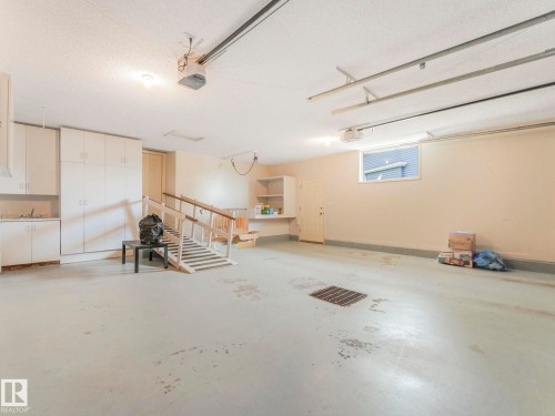 1820 Bearspaw Drive W, Edmonton, AB - Indoor