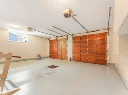 1820 Bearspaw Drive W, Edmonton, AB - Indoor Photo Showing Garage