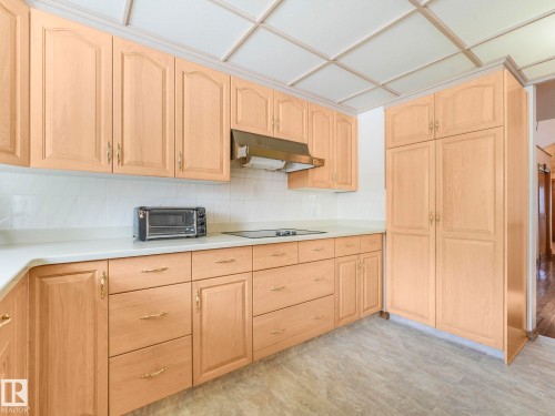 1820 Bearspaw Drive W, Edmonton, AB - Indoor Photo Showing Kitchen