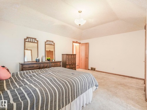 1820 Bearspaw Drive W, Edmonton, AB - Indoor Photo Showing Bedroom