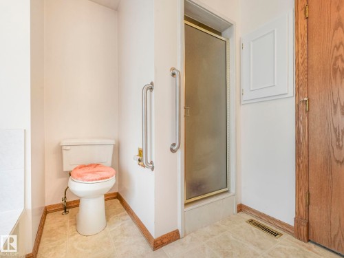 1820 Bearspaw Drive W, Edmonton, AB - Indoor Photo Showing Bathroom