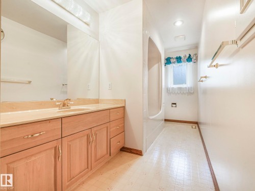 1820 Bearspaw Drive W, Edmonton, AB - Indoor Photo Showing Other Room