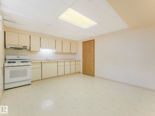 1820 Bearspaw Drive W, Edmonton, AB - Indoor Photo Showing Kitchen