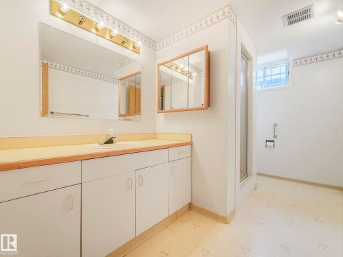 1820 Bearspaw Drive W, Edmonton, AB - Indoor