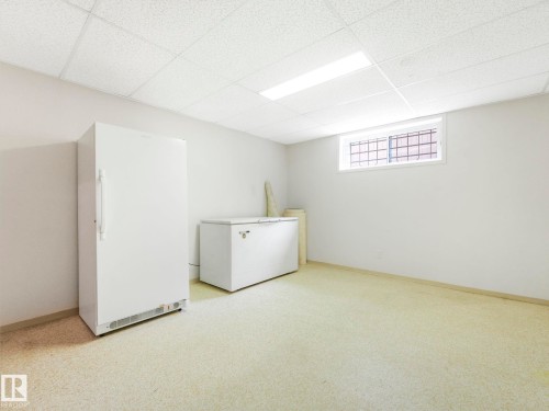 1820 Bearspaw Drive W, Edmonton, AB - Indoor