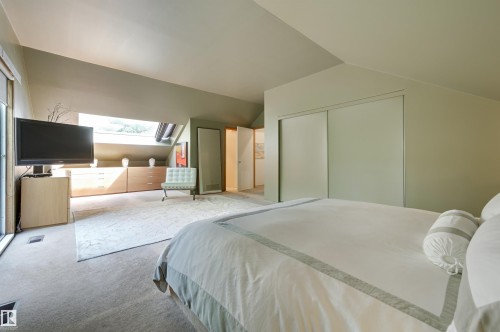 14232 Ravine Drive, Edmonton, AB - Indoor Photo Showing Bedroom