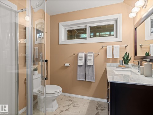 20456 Twp Road 544, Rural Strathcona County, AB - Indoor Photo Showing Bathroom