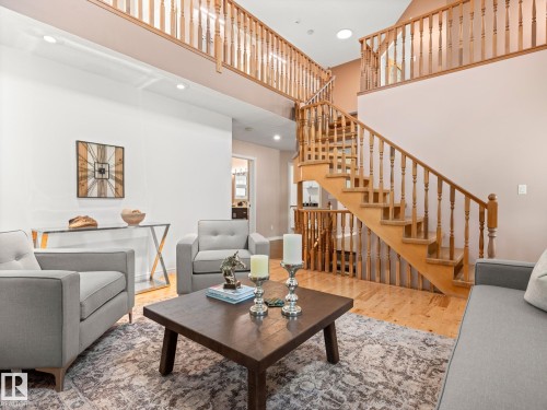 20456 Twp Road 544, Rural Strathcona County, AB - Indoor Photo Showing Living Room