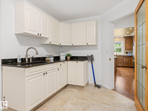 20456 Twp Road 544, Rural Strathcona County, AB - Indoor Photo Showing Kitchen