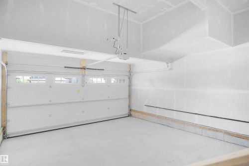 17420 7 Street, Edmonton, AB - Indoor Photo Showing Garage