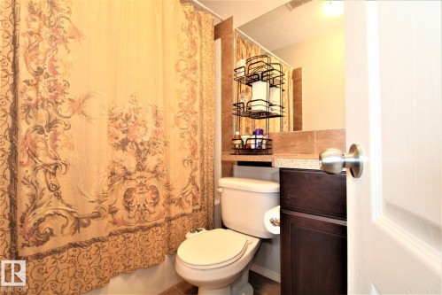 1218 37 Avenue Nw, Edmonton, AB - Indoor Photo Showing Bathroom