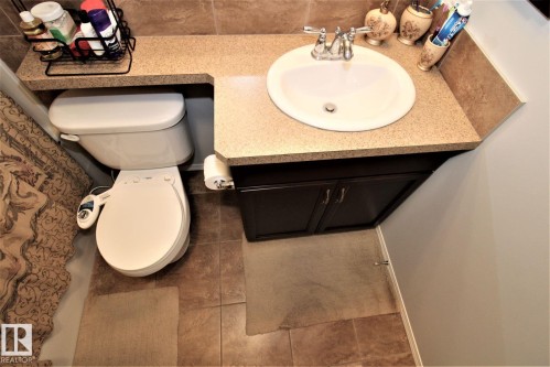 1218 37 Avenue Nw, Edmonton, AB - Indoor Photo Showing Bathroom