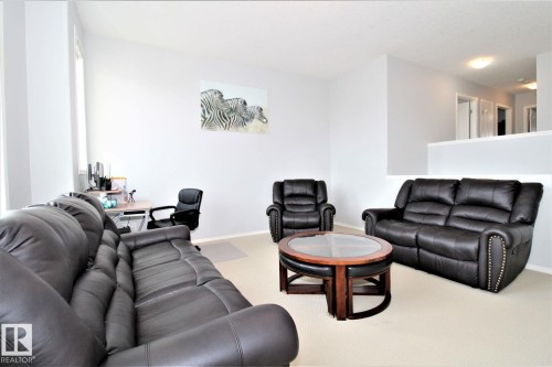 1218 37 Avenue Nw, Edmonton, AB - Indoor Photo Showing Living Room