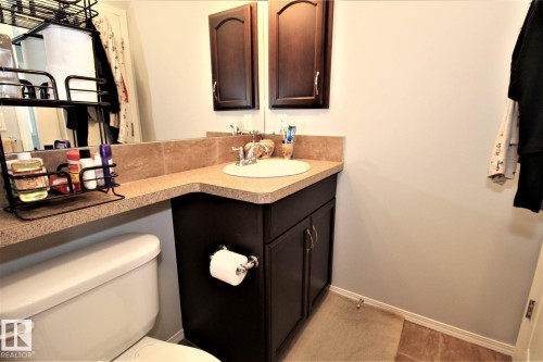 1218 37 Avenue Nw, Edmonton, AB - Indoor Photo Showing Bathroom