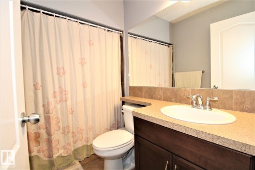 1218 37 Avenue Nw, Edmonton, AB - Indoor Photo Showing Bathroom
