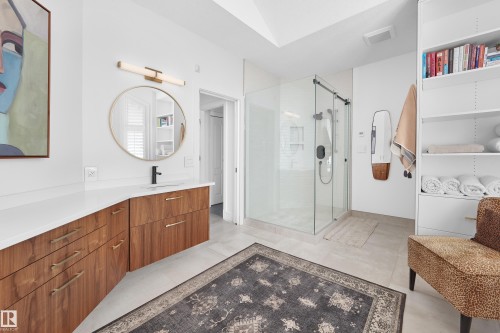 4804 154 Street, Edmonton, AB - Indoor Photo Showing Bathroom