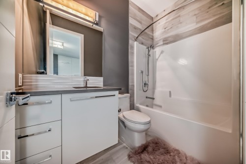 4129 Cameron Heights Point, Edmonton, AB - Indoor Photo Showing Bathroom