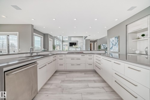 4129 Cameron Heights Point, Edmonton, AB - Indoor Photo Showing Kitchen With Upgraded Kitchen