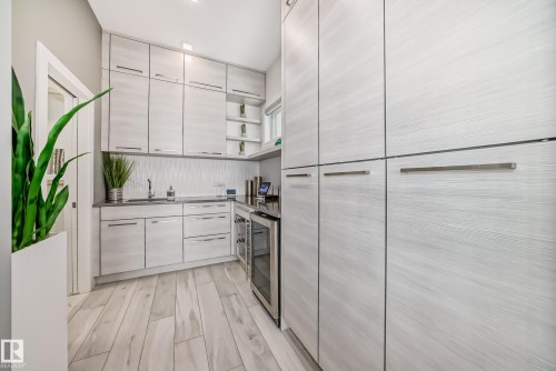 4129 Cameron Heights Point, Edmonton, AB - Indoor Photo Showing Kitchen