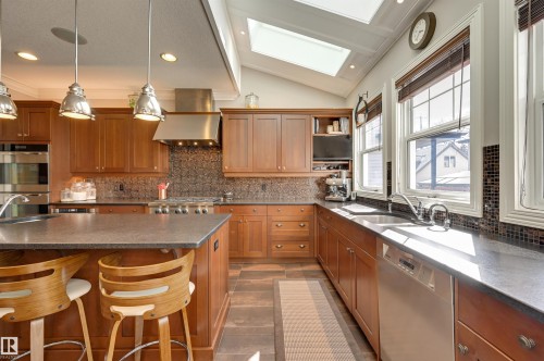 10534 135 Street, Edmonton, AB - Indoor Photo Showing Kitchen With Upgraded Kitchen