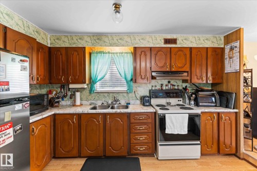 5240 53 Avenue, Wabamun, AB - Indoor Photo Showing Kitchen With Double Sink