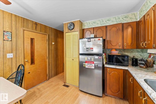 5240 53 Avenue, Wabamun, AB - Indoor Photo Showing Kitchen