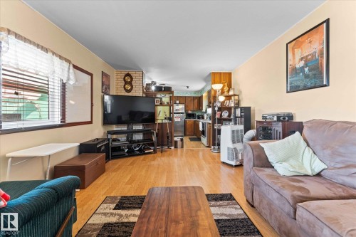 5240 53 Avenue, Wabamun, AB - Indoor Photo Showing Living Room