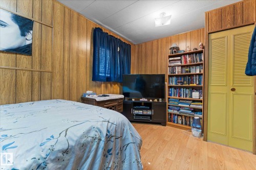 5240 53 Avenue, Wabamun, AB - Indoor Photo Showing Bedroom
