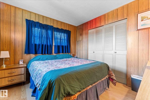 5240 53 Avenue, Wabamun, AB - Indoor Photo Showing Bedroom