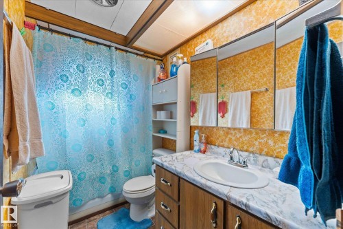 5240 53 Avenue, Wabamun, AB - Indoor Photo Showing Bathroom