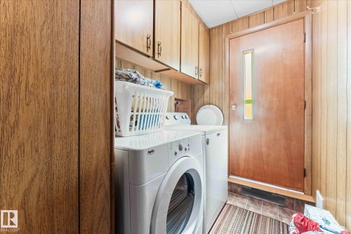 5240 53 Avenue, Wabamun, AB - Indoor Photo Showing Laundry Room