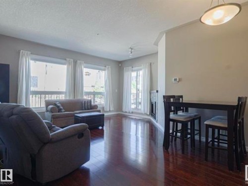 202 10707 102 Avenue, Edmonton, AB - Indoor Photo Showing Living Room