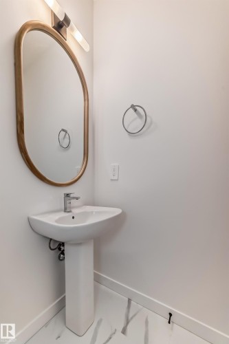 8213 Kiriak Loop, Edmonton, AB - Indoor Photo Showing Bathroom