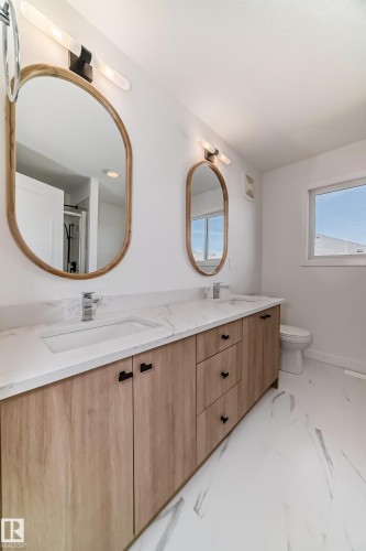 8213 Kiriak Loop, Edmonton, AB - Indoor Photo Showing Bathroom