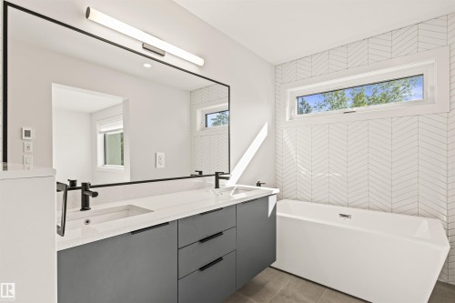 2 8343 Saskatchewan Drive, Edmonton, AB - Indoor Photo Showing Bathroom
