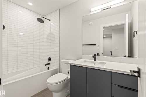 2 8343 Saskatchewan Drive, Edmonton, AB - Indoor Photo Showing Bathroom