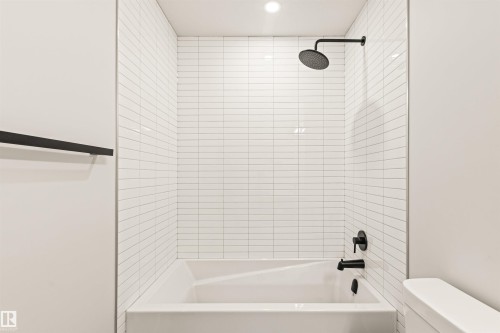 2 8343 Saskatchewan Drive, Edmonton, AB - Indoor Photo Showing Bathroom