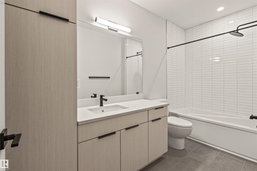 2 8343 Saskatchewan Drive, Edmonton, AB - Indoor Photo Showing Bathroom