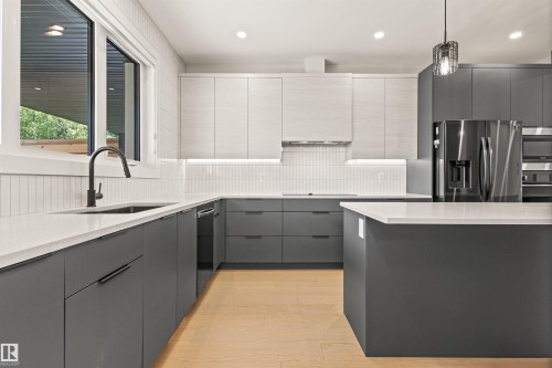 2 8343 Saskatchewan Drive, Edmonton, AB - Indoor Photo Showing Kitchen With Upgraded Kitchen