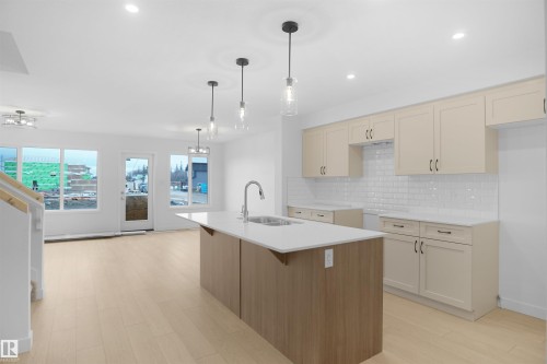 624 176 Avenue, Edmonton, AB - Indoor Photo Showing Kitchen With Upgraded Kitchen