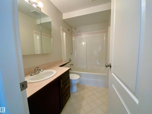 34 9914 80 Avenue, Edmonton, AB - Indoor Photo Showing Bathroom