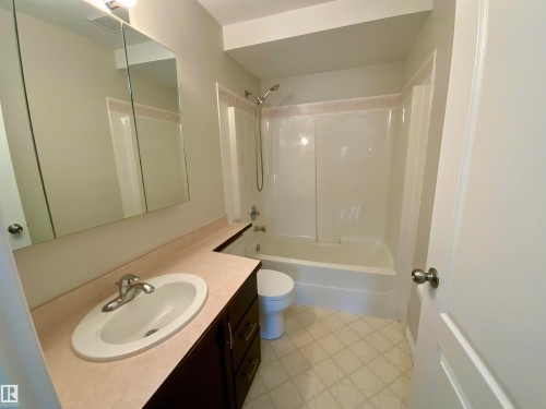 34 9914 80 Avenue, Edmonton, AB - Indoor Photo Showing Bathroom