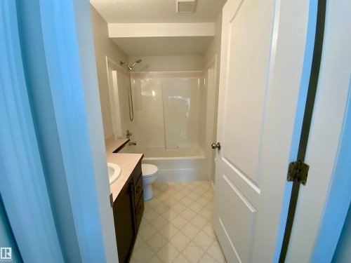 34 9914 80 Avenue, Edmonton, AB - Indoor Photo Showing Bathroom